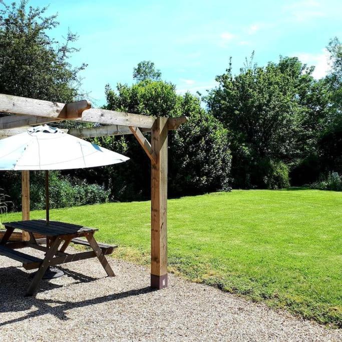 Host & Stay - Clara Cottage Bretforton Extérieur photo